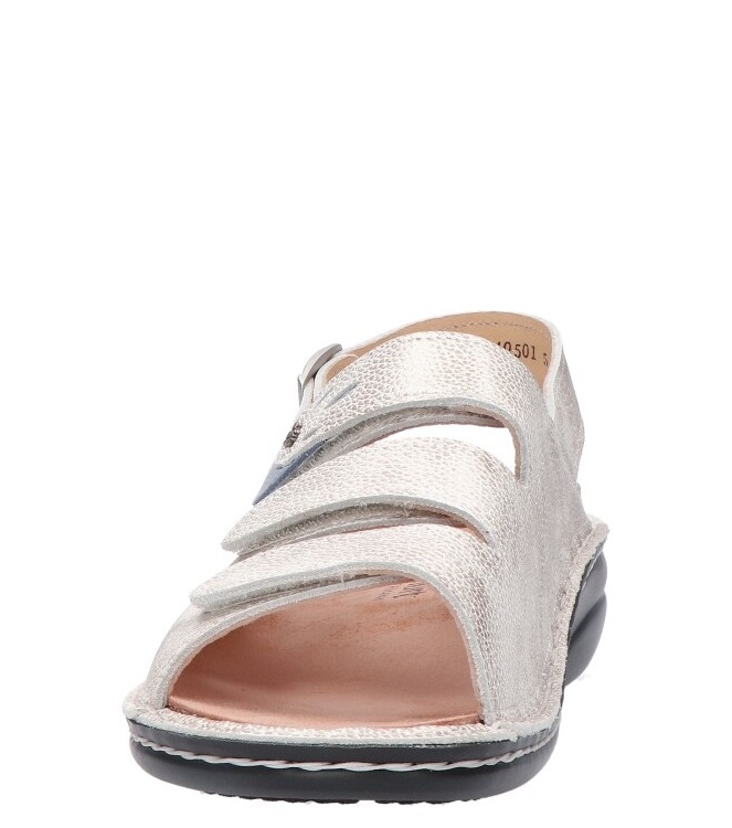 Finn Comfort Finn Comfort sandaal <span>2557 903095 Saloniki</span> 903095 taupe-sky Finn Comfort sandaal <span>2557 903095 Saloniki</span> 2557 903095 Saloniki zilver - www.bremmerschoenen.nl - Bremmer Schoenen